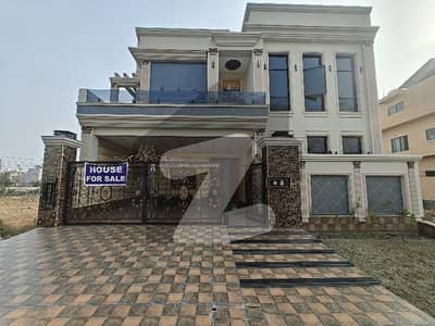 ایل ڈی اے ایوینیو لاہور میں 5 کمروں کا 10 مرلہ مکان 4.5 کروڑ میں برائے فروخت۔