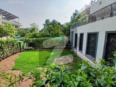 40*100 nice located house available in f-6/1