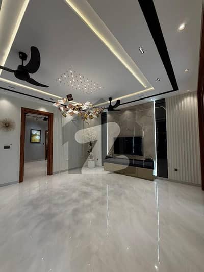 10 Marla Upper Portion Available For Rent Gas Available Bahria Town Lahore