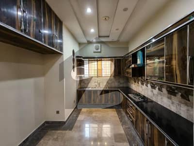 بحریہ ٹاؤن ۔ غزنوی بلاک بحریہ ٹاؤن ۔ سیکٹر ایف,بحریہ ٹاؤن,لاہور میں 5 کمروں کا 10 مرلہ مکان 3.2 کروڑ میں برائے فروخت۔