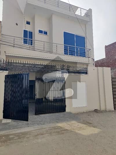 ایم اے جناح روڈ ملتان میں 4 کمروں کا 5 مرلہ مکان 1.35 کروڑ میں برائے فروخت۔