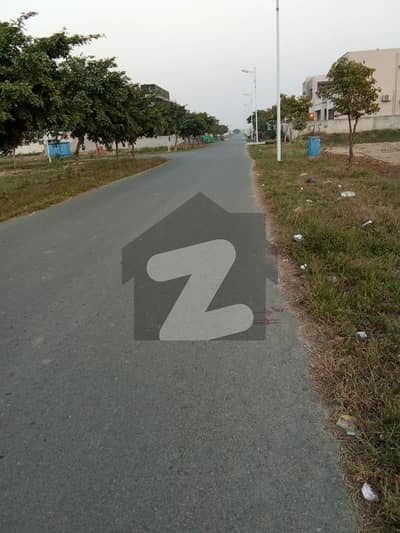 ڈی ایچ اے 9 ٹاؤن ۔ بلاک ڈی ڈی ایچ اے 9 ٹاؤن,ڈیفنس (ڈی ایچ اے),لاہور میں 8 مرلہ رہائشی پلاٹ 2.0 کروڑ میں برائے فروخت۔