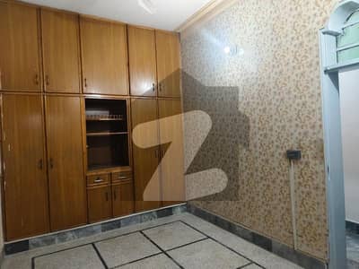 علامہ اقبال ٹاؤن لاہور میں 2 کمروں کا 3 مرلہ فلیٹ 45.0 ہزار میں کرایہ پر دستیاب ہے۔