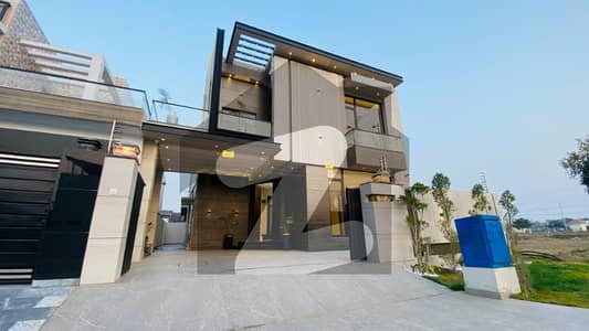 ڈی ایچ اے فیز 7 - بلاک وائے فیز 7,ڈیفنس (ڈی ایچ اے),لاہور میں 5 کمروں کا 10 مرلہ مکان 6.19 کروڑ میں برائے فروخت۔