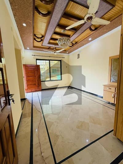 سی بی آر ٹاؤن فیز 1 - بلاک سی سی بی آر ٹاؤن فیز 1,سی بی آر ٹاؤن,اسلام آباد میں 5 کمروں کا 7 مرلہ مکان 3.8 کروڑ میں برائے فروخت۔