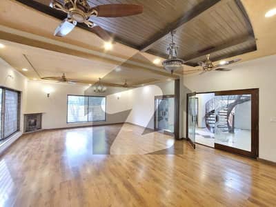 ڈی ایچ اے فیز 5 ڈیفنس (ڈی ایچ اے),لاہور میں 4 کمروں کا 10 مرلہ مکان 2.3 لاکھ میں کرایہ پر دستیاب ہے۔