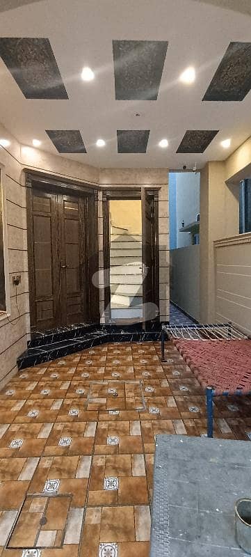 پی سی ایس آئی آر سٹاف کالونی لاہور میں 6 کمروں کا 1 کنال مکان 1.8 لاکھ میں کرایہ پر دستیاب ہے۔