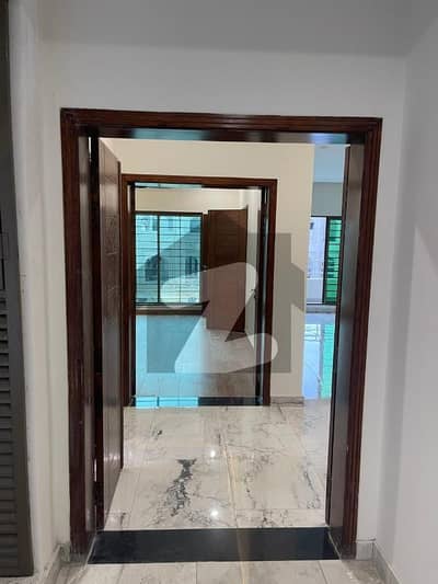 عسکری 10 - سیکٹر ایس عسکری 10,عسکری,لاہور میں 4 کمروں کا 13 مرلہ فلیٹ 4.4 کروڑ میں برائے فروخت۔ عسکری 10 - سیکٹر ایس عسکری 10,عسکری,لاہور میں 4 کمروں کا 13 مرلہ فلیٹ 4.4 کروڑ میں برائے فروخت۔