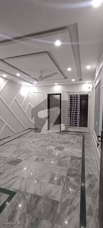 5 MARLA LOWER PORTIONS FOR RENT IN EDEN BOULEVARD COLLEGE ROAD LAHORE