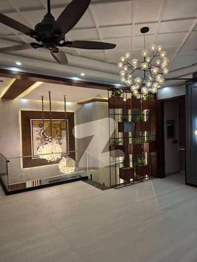 ڈی ایچ اے فیز 7 ڈیفنس (ڈی ایچ اے),لاہور میں 5 کمروں کا 1 کنال مکان 10.4 کروڑ میں برائے فروخت۔