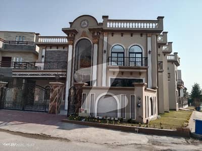 One Kanal Luxurious Designer House For Sale One Kanal Luxurious Designer House For Sale