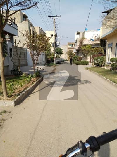 سنی پارک لاہور میں 7 مرلہ رہائشی پلاٹ 1.35 کروڑ میں برائے فروخت۔