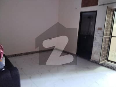 سنی پارک لاہور میں 2 کمروں کا 10 مرلہ زیریں پورشن 65.0 ہزار میں کرایہ پر دستیاب ہے۔