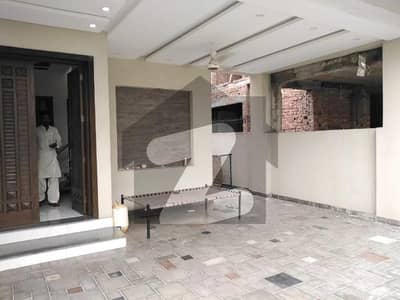 ڈی ایچ اے فیز 6 - بلاک ڈی فیز 6,ڈیفنس (ڈی ایچ اے),لاہور میں 5 کمروں کا 10 مرلہ مکان 5.15 کروڑ میں برائے فروخت۔ ڈی ایچ اے فیز 6 - بلاک ڈی فیز 6,ڈیفنس (ڈی ایچ اے),لاہور میں 5 کمروں کا 10 مرلہ مکان 5.15 کروڑ میں برائے فروخت۔