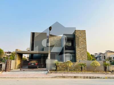 بحریہ ٹاؤن فیز 3 بحریہ ٹاؤن راولپنڈی,راولپنڈی میں 5 کمروں کا 1 کنال مکان 8.5 کروڑ میں برائے فروخت۔