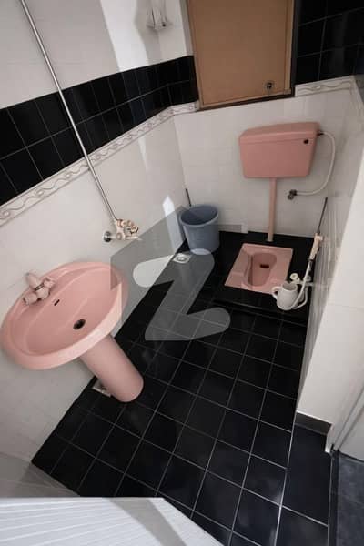 جوہر ٹاؤن فیز 2 جوہر ٹاؤن,لاہور میں 1 کمرے کا 5 مرلہ زیریں پورشن 30.0 ہزار میں کرایہ پر دستیاب ہے۔