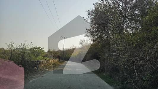 بنی گالہ اسلام آباد میں 6 کنال رہائشی پلاٹ 9.5 کروڑ میں برائے فروخت۔