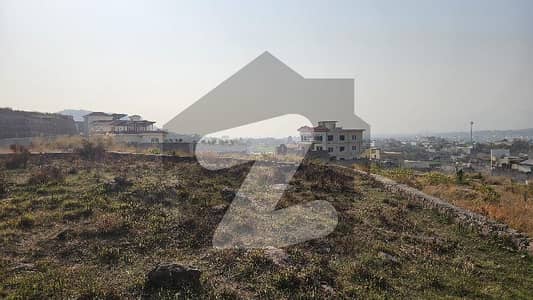 بنی گالہ اسلام آباد میں 4 کنال رہائشی پلاٹ 6.5 کروڑ میں برائے فروخت۔