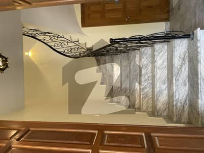 ایف ۔ 11 اسلام آباد میں 3 کمروں کا 1 کنال بالائی پورشن 2.0 لاکھ میں کرایہ پر دستیاب ہے۔