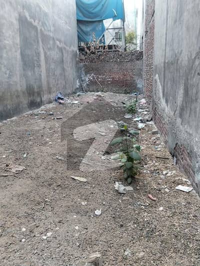 پی سی ایس آئی آر سٹاف کالونی لاہور میں 16 مرلہ رہائشی پلاٹ 2.5 کروڑ میں برائے فروخت۔