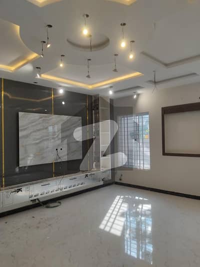 نیشنل پولیس فاؤنڈیشن او ۔ 9 اسلام آباد میں 7 کمروں کا 1 کنال مکان 3.0 لاکھ میں کرایہ پر دستیاب ہے۔