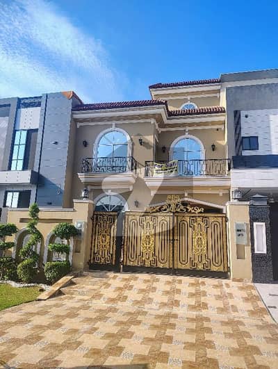 فارمانئیٹس ہاؤسنگ سکیم لاہور میں 6 کمروں کا 10 مرلہ مکان 3.3 کروڑ میں برائے فروخت۔ فارمانئیٹس ہاؤسنگ سکیم لاہور میں 6 کمروں کا 10 مرلہ مکان 3.3 کروڑ میں برائے فروخت۔