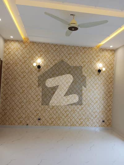 بحریہ ٹاؤن سیکٹر ای بحریہ ٹاؤن,لاہور میں 3 کمروں کا 10 مرلہ بالائی پورشن 70.0 ہزار میں کرایہ پر دستیاب ہے۔