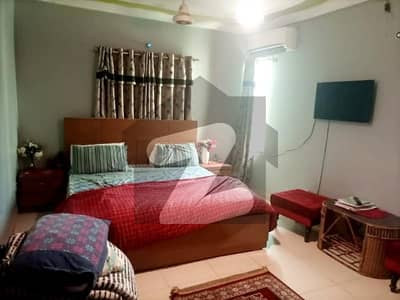 240 SQYRD ULTRAMODEREN LUXURY BANGLOW 5 ROOMS PORTION RENT80K FINAL