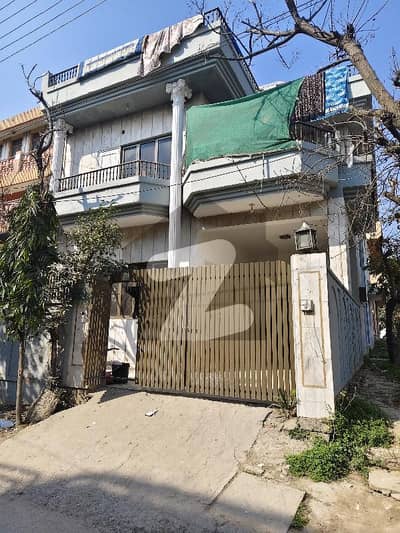 I-10/2 size 6 Marla double story corner house for sale location Islamabad near Markaz 70 foot road top location