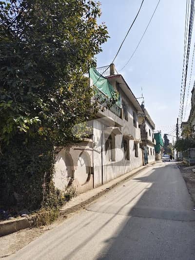 I-10/2 Size 6 Marla corner house for sale location Islamabad Sun face 70 foot road top location