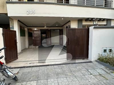 10 Marla House Available For Rent In Bahria Town Phase 3