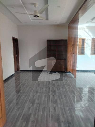 ٹاپ سٹی 1 اسلام آباد میں 6 کمروں کا 1 کنال مکان 2.5 لاکھ میں کرایہ پر دستیاب ہے۔