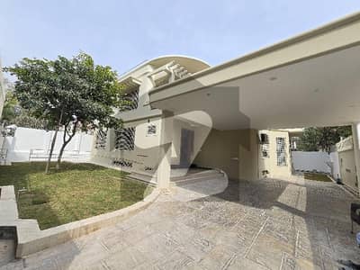 ایف ۔ 6 اسلام آباد میں 7 کمروں کا 1 کنال مکان 15.0 لاکھ میں کرایہ پر دستیاب ہے۔