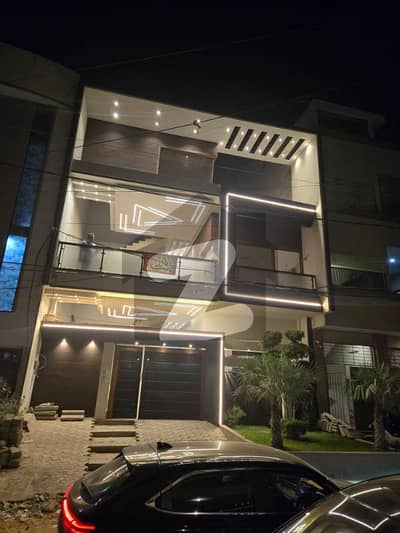 نارتھ ناظم آباد ۔ بلاک آئی نارتھ ناظم آباد,کراچی میں 7 کمروں کا 10 مرلہ مکان 7.0 کروڑ میں برائے فروخت۔