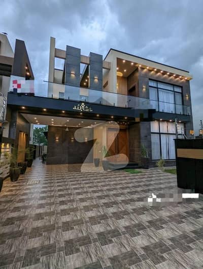 بحریہ ٹاؤن سیکٹر سی بحریہ ٹاؤن,لاہور میں 5 کمروں کا 1 کنال مکان 11.0 کروڑ میں برائے فروخت۔