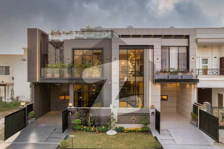 سٹی ہاؤسنگ سوسائٹی سیالکوٹ میں 4 کمروں کا 5 مرلہ مکان 2.5 کروڑ میں برائے فروخت۔