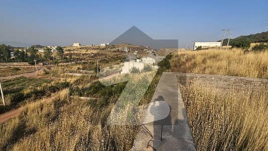 10 Marla Highted And Level Plot For Sale In Yar Muhammad Society.