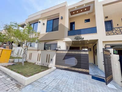 بحریہ ٹاؤن فیز 8 ۔ بلاک ایم بحریہ ٹاؤن فیز 8,بحریہ ٹاؤن راولپنڈی,راولپنڈی میں 3 کمروں کا 5 مرلہ مکان 2.35 کروڑ میں برائے فروخت۔