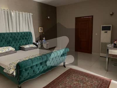 ڈی ایچ اے فیز 8 - زون اے ڈی ایچ اے فیز 8,ڈی ایچ اے ڈیفینس,کراچی میں 6 کمروں کا 1 کنال مکان 14.5 کروڑ میں برائے فروخت۔