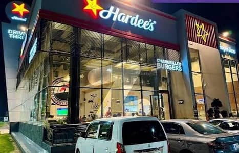 گرین ایونیو کمرشل کینال روڈ,فیصل آباد میں 3 مرلہ عمارت 4.75 کروڑ میں برائے فروخت۔