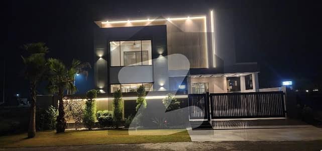 5 MARLA ELEGANT AND FULLY MAINTAINED SUPER HOT LOCATED BUNGALOW IS AVAILABLE IN THE BEST BLOCK OF FORMANITES HOUSING SOCIETY NEAR DHA LAHORE