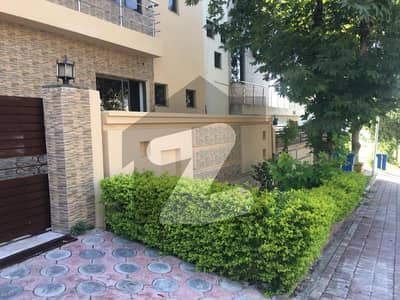 بحریہ ٹاؤن فیز 7 بحریہ ٹاؤن راولپنڈی,راولپنڈی میں 5 کمروں کا 10 مرلہ مکان 1.5 لاکھ میں کرایہ پر دستیاب ہے۔