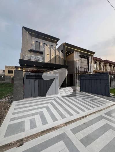 20 Marla Luxury Ultra Modern House Up for Sale In Valencia Town Lahore