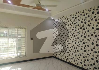 بحریہ ٹاؤن فیز 8 ۔ عمر بلاک بحریہ ٹاؤن فیز 8 ۔ سفاری ویلی,بحریہ ٹاؤن فیز 8,بحریہ ٹاؤن راولپنڈی,راولپنڈی میں 7 مرلہ مکان 2.45 کروڑ میں برائے فروخت۔