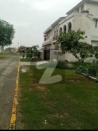 گرینڈ ایوینیوز ہاؤسنگ سکیم لاہور میں 10 مرلہ رہائشی پلاٹ 52.0 لاکھ میں برائے فروخت۔ گرینڈ ایوینیوز ہاؤسنگ سکیم لاہور میں 10 مرلہ رہائشی پلاٹ 52.0 لاکھ میں برائے فروخت۔