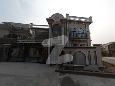 میڈیا ٹاؤن راولپنڈی میں 6 کمروں کا 1 کنال مکان 10.5 کروڑ میں برائے فروخت۔