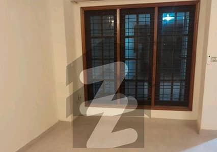 کیولری گراؤنڈ لاہور میں 4 کمروں کا 16 مرلہ مکان 2.55 لاکھ میں کرایہ پر دستیاب ہے۔