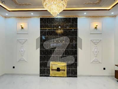 پنجاب یونیورسٹی سوسائٹی فیز 2 پنجاب یونیورسٹی ایمپلائیز سوسائٹی,لاہور میں 5 کمروں کا 10 مرلہ مکان 1.8 لاکھ میں کرایہ پر دستیاب ہے۔