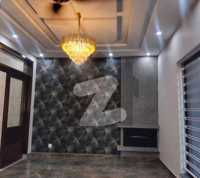 بحریہ ٹاؤن سیکٹر سی بحریہ ٹاؤن,لاہور میں 3 کمروں کا 5 مرلہ مکان 2.0 کروڑ میں برائے فروخت۔