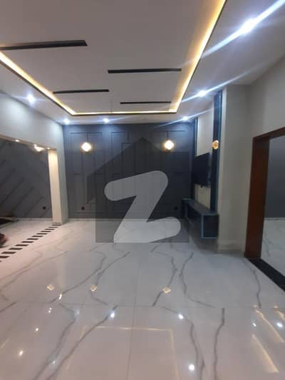 جوہر ٹاؤن لاہور میں 5 کمروں کا 5 مرلہ مکان 1.1 لاکھ میں کرایہ پر دستیاب ہے۔